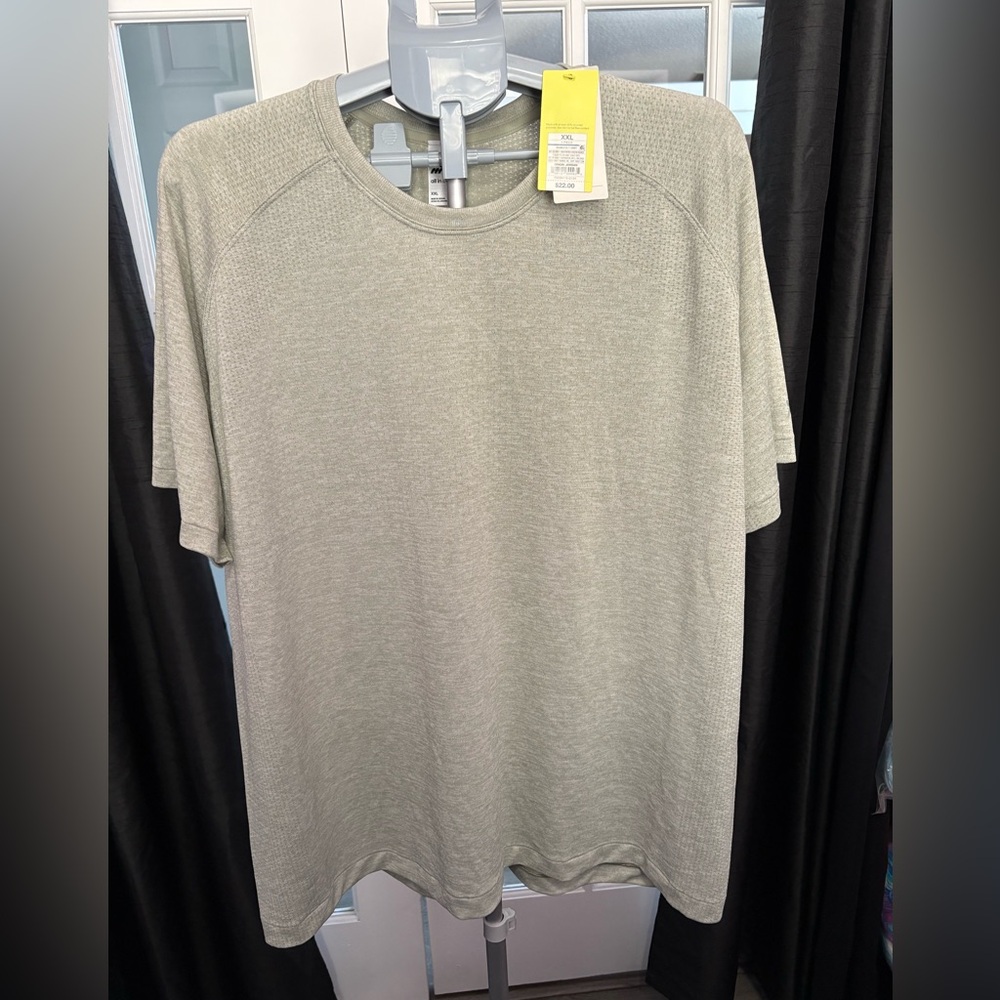 All in Motion XXL Light Green Seamless Tee